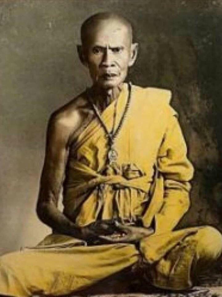 เหรียญแอปเปิ้ลหลวงพ่อทบ ธัมมปัญโญ เนื้ออัลปาก้าชุบนิเกิล ออกวัดช้างเผือก ปี2516