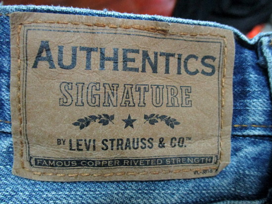 กางเกงยีนส์ Levi’s Authentics Signature