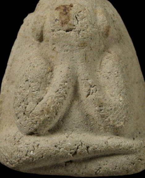 พระปิดตาหลังยันต์ห้า ปี2516 เนื้อผง วัดเนินกระปรอก จ.ระยอง ไม่ลงทอง หลวงปู่ทิม-ปลุกเสก มาพร้อมบัตร