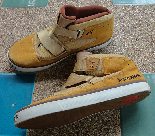 รองเท้า lecoq sportif ของแท้ upperบน เป็นหนังน้ำตาล เบอร์ 41 ครับ