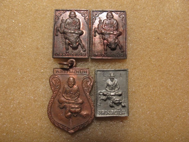 		หลวงพ่อเปิ่น วัดบางพระ 4องค์ครับ ขี่หมู ขี่เสือ และขวัญถุงสภาพสวยครับ