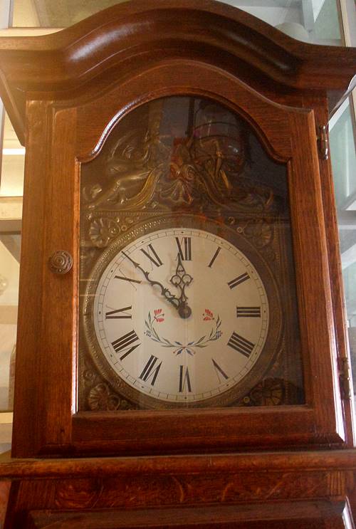 นาฬิกาตั้งพื้น รูปทรงกีต้าร์ น้ำเข้าจากเยอรมัน เดินดีครับ สภาพสวยงานเก่า