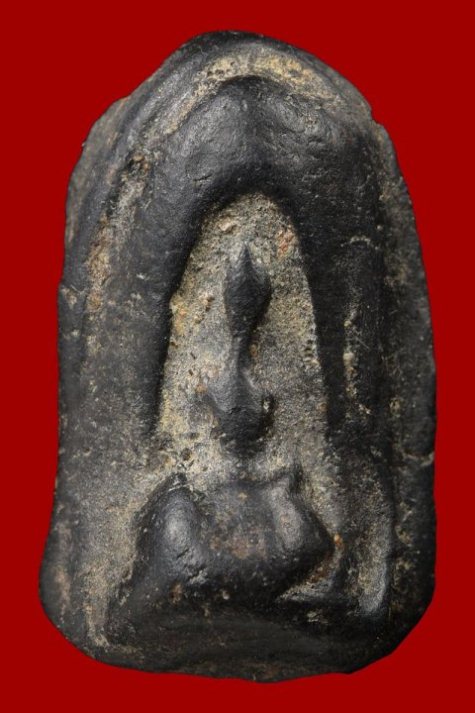 พระรอด เนื้อดิน กรุวัดป่ากล้วย จ.ลำปาง