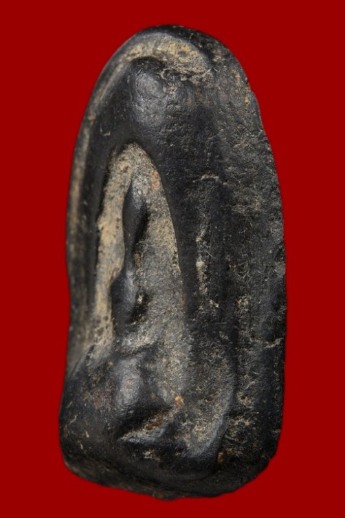 พระรอด เนื้อดิน กรุวัดป่ากล้วย จ.ลำปาง