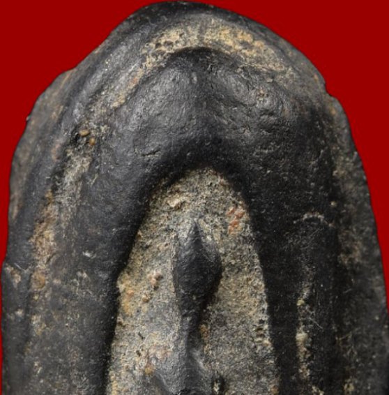 พระรอด เนื้อดิน กรุวัดป่ากล้วย จ.ลำปาง