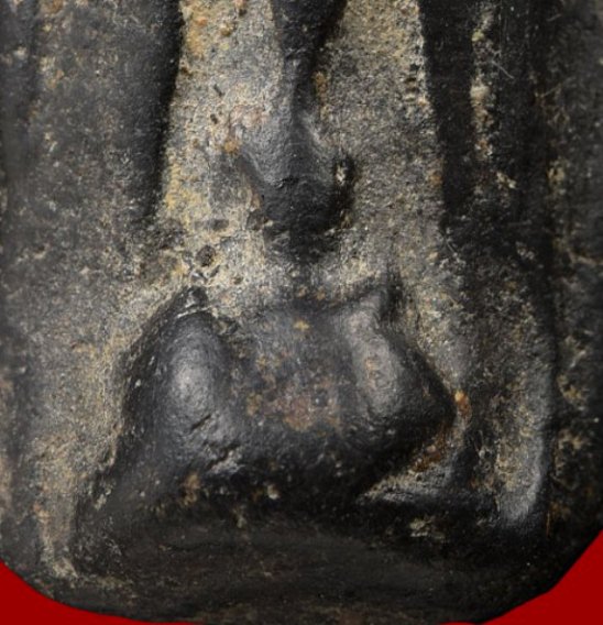 พระรอด เนื้อดิน กรุวัดป่ากล้วย จ.ลำปาง