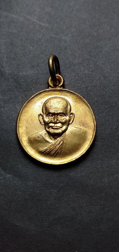 เหรียญกลมเล็ก หลวงพ่อเงิน วัดบางคลาน รุ่นร่วมใจสร้างสะพาน ปี 2528 (เนื้อเงิน+กะไหล่ทอง)