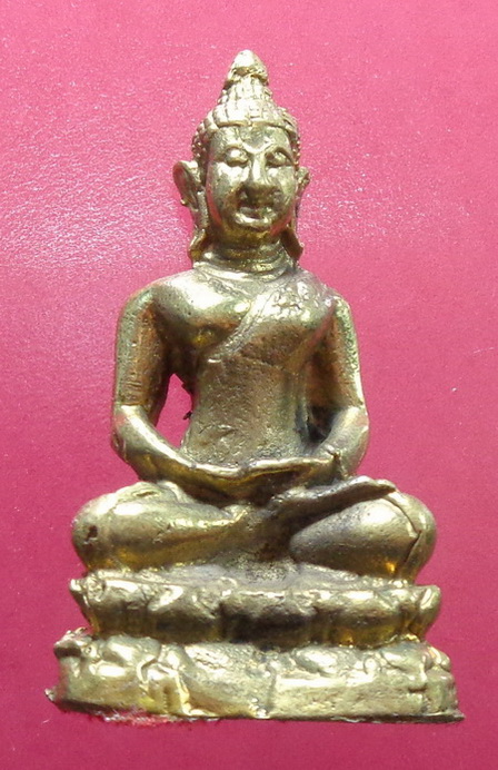 รูปหล่อพระพุทธ สวยครับ 