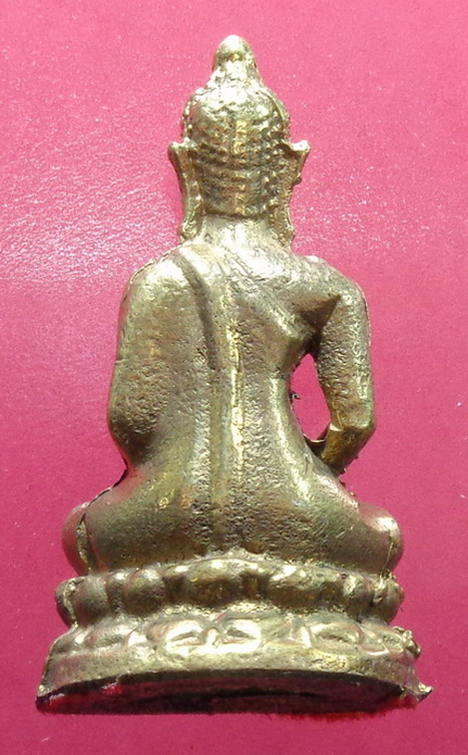 รูปหล่อพระพุทธ สวยครับ 