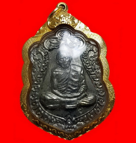 หลวงปู่ทิม รุ่นมงคลศิลาฤกษ์ ปี 37 ทองแดงกะหลั่ยเงินเลี่ยมทองคำแท้สวยๆ