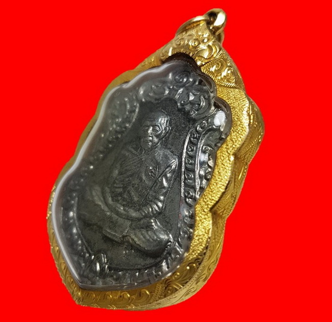 หลวงปู่ทิม รุ่นมงคลศิลาฤกษ์ ปี 37 ทองแดงกะหลั่ยเงินเลี่ยมทองคำแท้สวยๆ