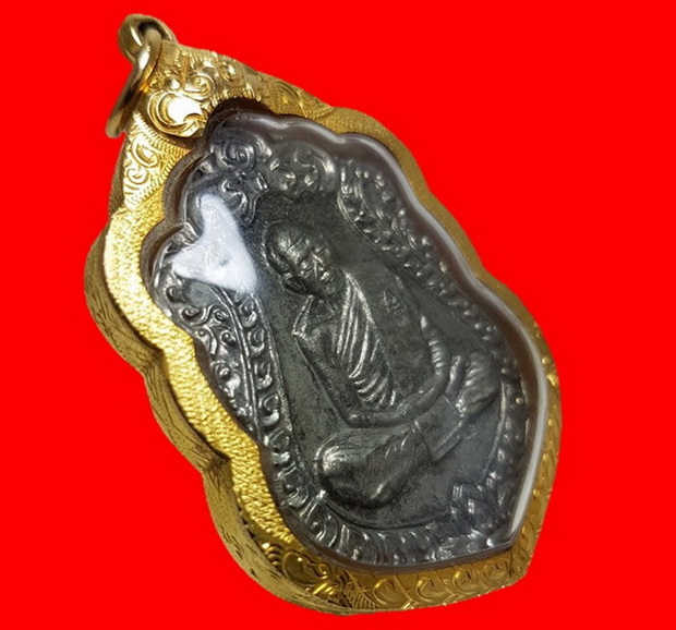 หลวงปู่ทิม รุ่นมงคลศิลาฤกษ์ ปี 37 ทองแดงกะหลั่ยเงินเลี่ยมทองคำแท้สวยๆ