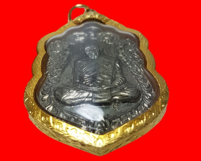 หลวงปู่ทิม รุ่นมงคลศิลาฤกษ์ ปี 37 ทองแดงกะหลั่ยเงินเลี่ยมทองคำแท้สวยๆ