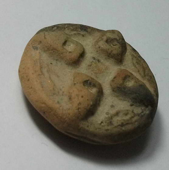 พระปิดตาสี่ทิศ เนื้อดินเผา กรุวัดคู้ยาง กำแพงเพชร