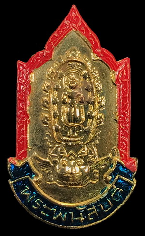 ติดเข็มกลัดเสื้อรูปพระพนัสบดี  พิธีพระพนัสบดี จ.ชลบุรี