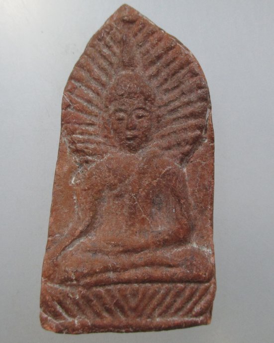 ๒๐ พระพุทธรัศมี เนื้อดิน