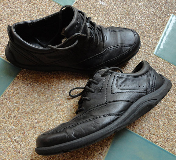 รองเท้า rockport ของแท้ แบรนด์ดัง USA เบอร์ 42 สวยๆครับ รุ่นนี้ร่วมกับ Adidas ผลิตพื้นให้