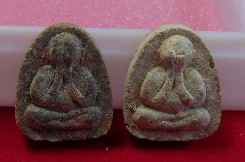 พระปิดตา วัดพลับพลา หลังเรียบ เกจิอาจารย์ดังร่วมปลุกเสกพิธีใหญ่ พ.ศ. 2516