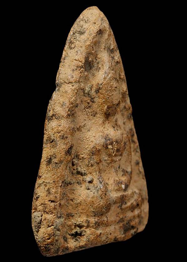 พระสรรค์นั่ง พิมพ์ไหล่ตรงข้างเม็ด เนื้อดิน กรุวัดมหาธาตุ จ.ชัยนาท + บัตร รับรองพระแท้