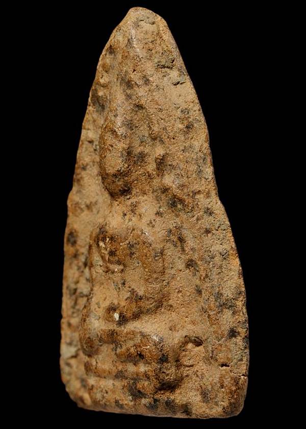 พระสรรค์นั่ง พิมพ์ไหล่ตรงข้างเม็ด เนื้อดิน กรุวัดมหาธาตุ จ.ชัยนาท + บัตร รับรองพระแท้