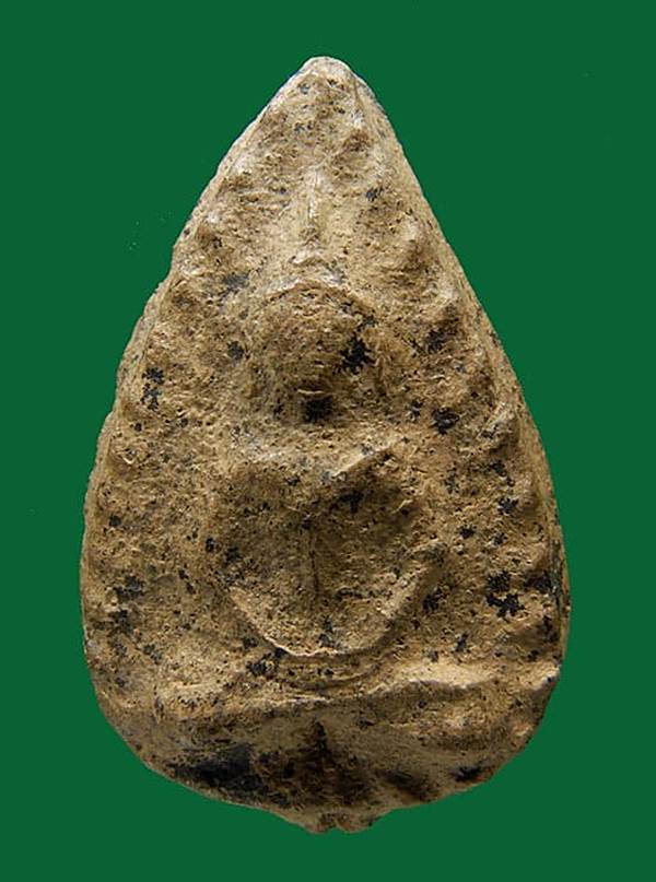 พระกลีบบัวกรุวัดลิงขบ สภาพพอสวยมีหน้ามีตา สวยๆพระหนาดีครับ มาพร้อมบัตรรับรองพระแท้