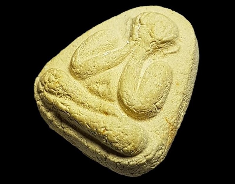 ปิดตาวัดยายร้า เนื้อเหลือง(ว่านดอกทอง) ปี 16 หลวงปู่ทิมปลุกเสก 