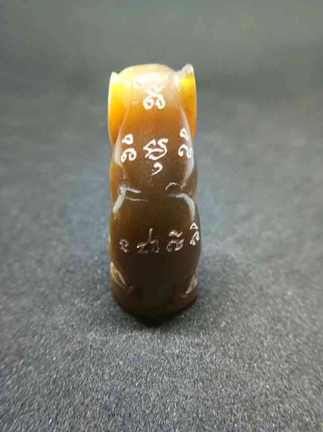 เสือ แกะจากเขาควายเผือก สูง 3.5. ซม. หลวงพ่อสิน วัดละหารใหญ่