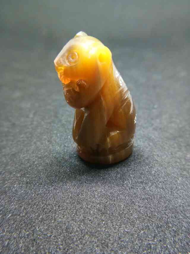 เสือ แกะจากเขาควายเผือก สูง 3.5. ซม. หลวงพ่อสิน วัดละหารใหญ่