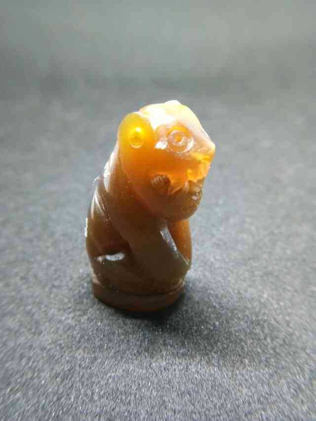 เสือ แกะจากเขาควายเผือก สูง 3.5. ซม. หลวงพ่อสิน วัดละหารใหญ่