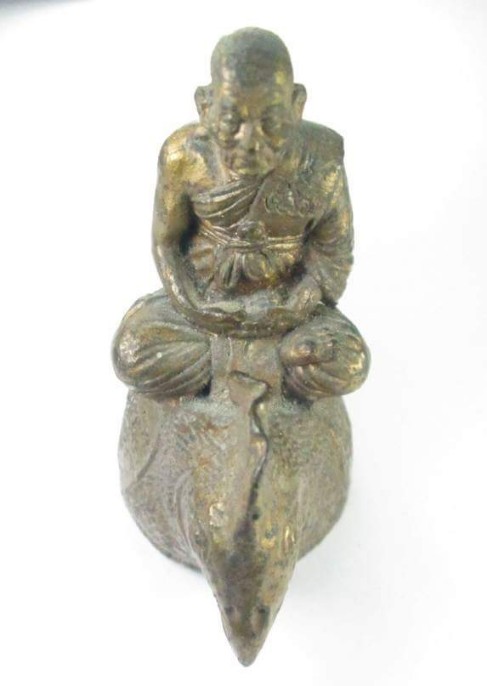 รูปหล่อ ขี่ไก่ หลวงพ่อไสว วัดปรีดาราม(ยายส้ม) จ.นครปฐม อายุ 77 ปี ปี 2541 รับประกันแท้100%