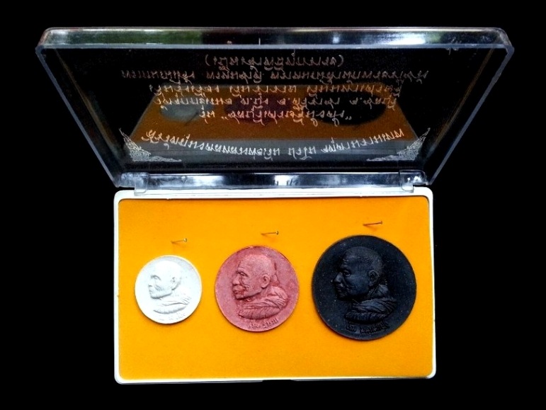 350 ฿ ชุดหลวงพ่อเริ่ม-จตุคามรามเทพ "รุ่นชลบุรีเศรษฐีมั่งคั่ง" วัดจุกกะเฌอ จ.ชลบุรี พร้อมกล่องเดิม