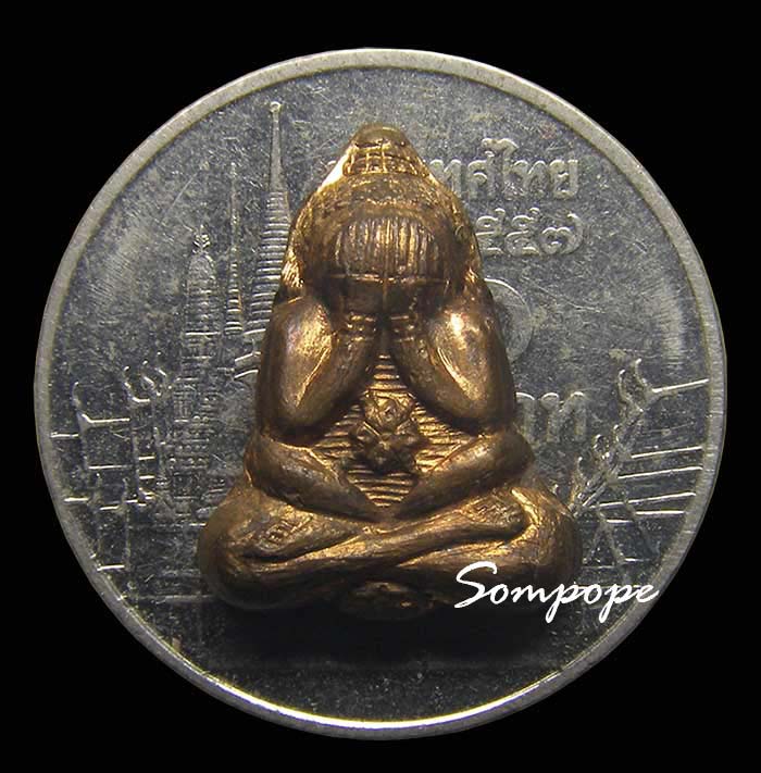 พระปิดตามหาอุตม์ปั้มรุ่นแรก เนื้อนวะโลหะ ชนวนพระกริ่งไตรลักษณ์ หลวงปูเกษม เขมโก ลำปาง ปี 2518