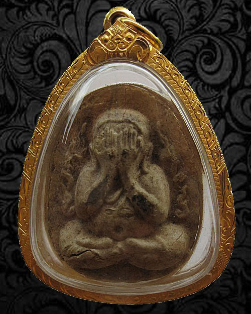 ปี 2521 พระปิดตา พิมพ์ลายกนกคู่ หลวงปู่โต๊ะ วัดประดู่ฉิมพลี จ.กรุงเทพฯ เนื้อเกสรแช่น้ำมนต์ เลี่ยมทอง