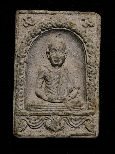 พระผงรูปเหมือนหลวงพ่อเกษม เขมโก รุ่น บารมี๘๑