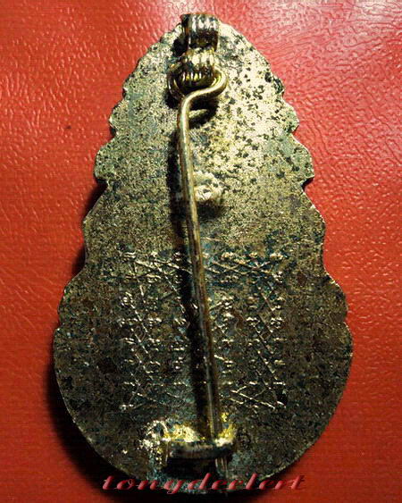 ล็อกเก็ตเข็มกลัดมงกุฎเพชรหลวงพ่อฤาษีลิงดำ วัดท่าซุง จ.อุทัยธานี สวยมากค่ะ