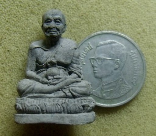 **วัดใจ**หลวงปู่ทวดลอยองค์เนื้อว่านนั่งบัว อุ้มลูกแก้ว เก่าๆ**สวยๆ เชิญชมครับ
