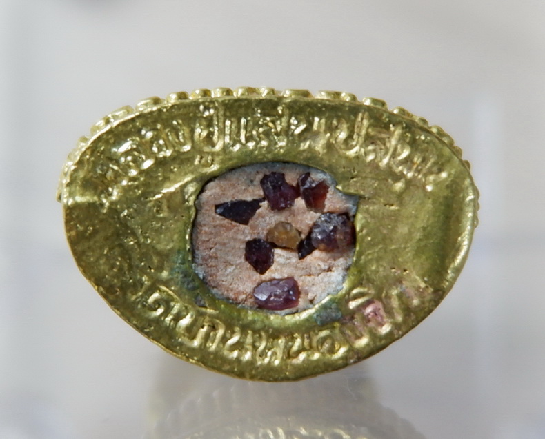 รูปหล่อลอยองค์พระแก้วมรกต หลวงปู่แสน วัดบ้านหนองจิก จ.ศรีสะเกษ เนื้อปลอกลูกปืน สวยครับ