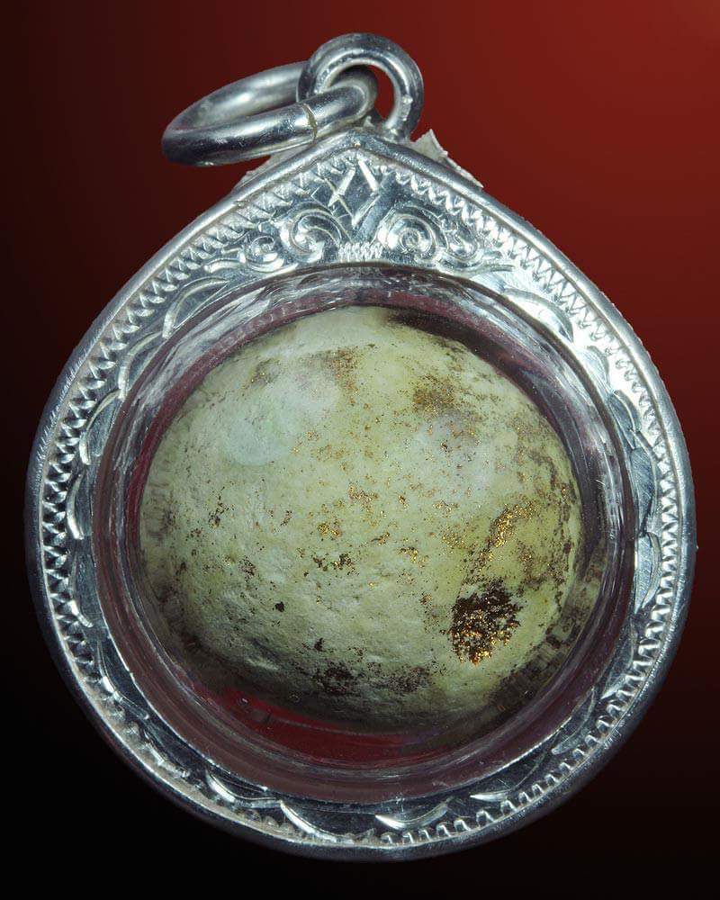 ลูกอมผงพรายหลวงปู่ทิม วัดละหารไร่