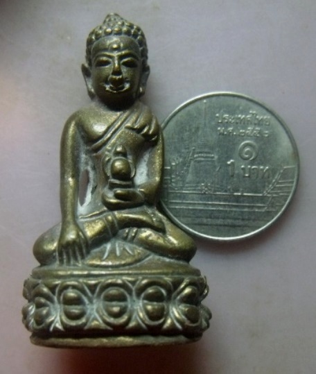 **วัดใจ**พระกริ่งพิมพ์กริ่งเฉลิมพล สวยๆ ไม่ทราบที่**ใต้ฐานตอกโค้ด + หมายเลข เชิญชมครับ 