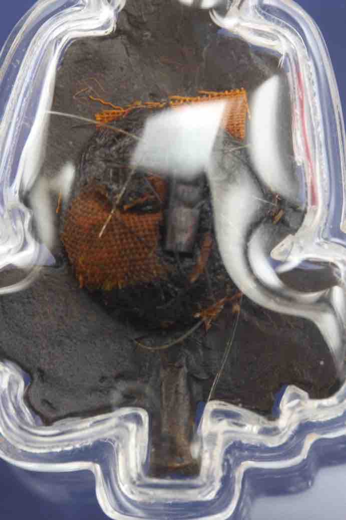 รูปเหมือนตัดชิด หลวงปู่หมุน อายุ 105 ปี รุ่นเสาร์ห้า บูชาครู ปี 2543 เนื้อนวโลหะ 