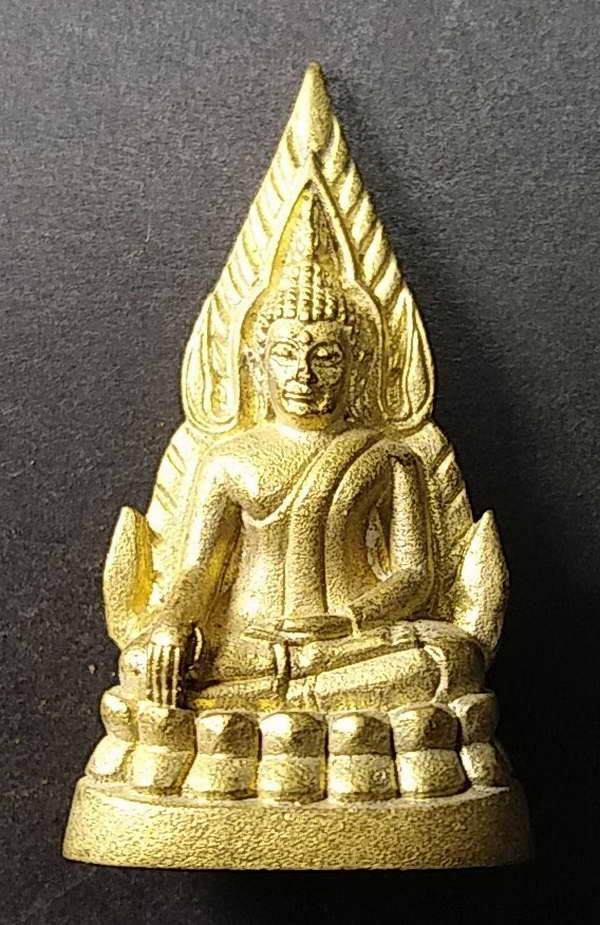 เริ่มที่ 10บาท  รูปหล่อพระพุทธชินราช เนื้อทองเหลือง ตอก 3 โค๊ต ไม่ทราบที่  