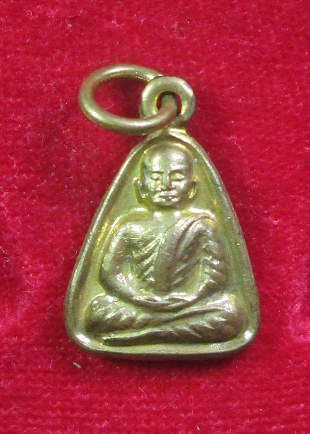 พระหลวงพ่อเงิน วัดบางคลาน รุ่นอำเภอตะพานหินสร้าง ปี2522ครบชุดกล่องเดิมๆพร้อมบัตรรับรองพระแท้ครับครับ