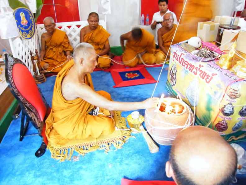 เหรียญโภคทรัพย์ขี่เต่า(รุ่นแรก)หลวงพ่อสาคร วัดหนองกรับ จ.ระยอง ปี2552 เนื้อทองแดง หมายเลข9062+กล่อง