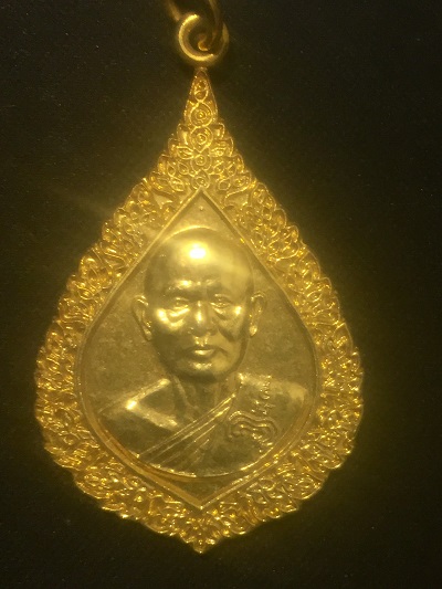 เหรียญหยดน้ำกะไหล่ทองหลวงพอแพ ที่พระธรรมมุนี วัดพิกุลทอง กาญจนาภิเษก ๙มิ.ย.๓๙ สวยมาก