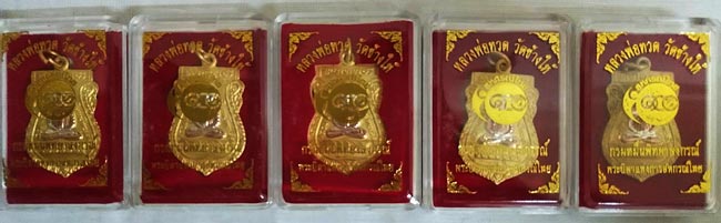 5 เหรียญ 400.-บาท ขายดีประจำสัปดาห์ เหลือน้อย เหรียญหลวงพ่อทวด วัดช้างให้ เนื้อสามกษัตริย์