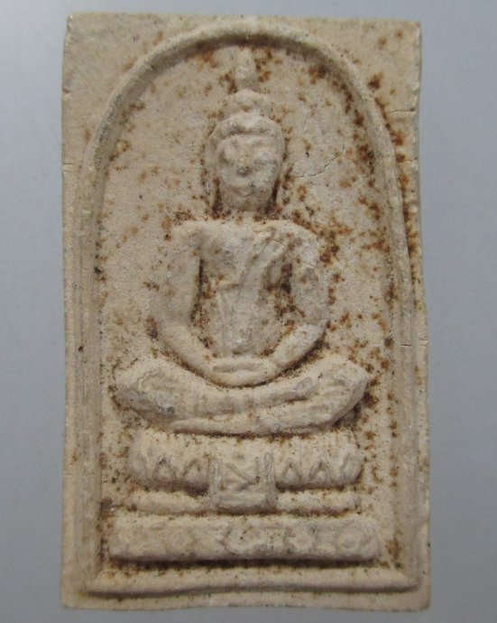 ๒๐ พระพุทธเนื้อผงหลังยันต์