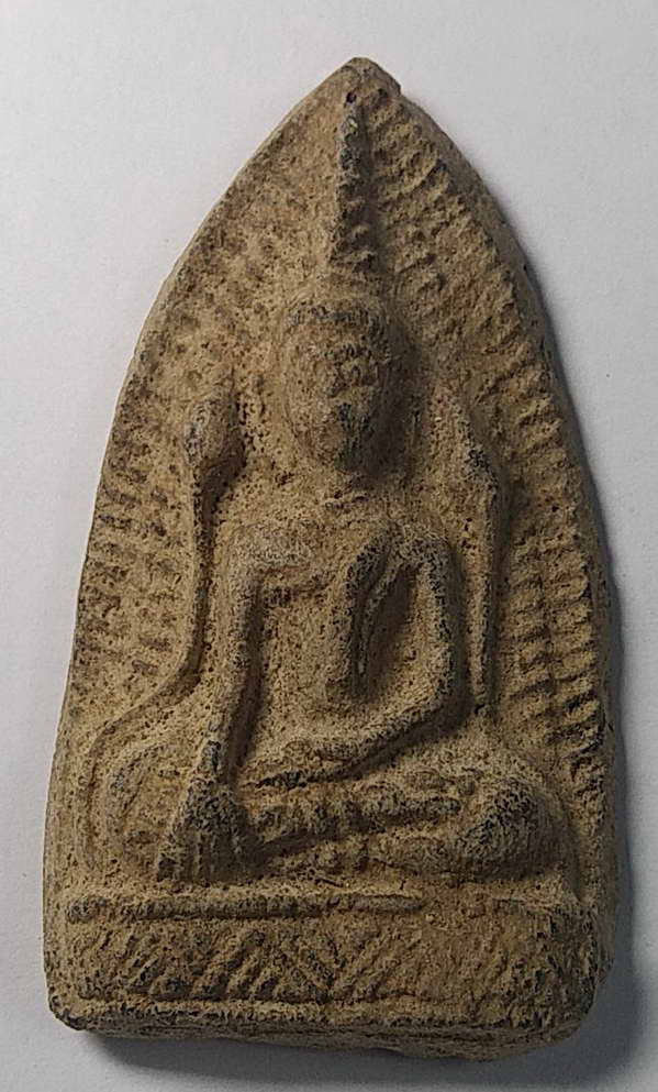 20 บาทแดงครับ เป็นพระทางเหนือ น่าจะเป็นเกจิยุคหลัง สร้างล้อพิมพ์พระกรุ