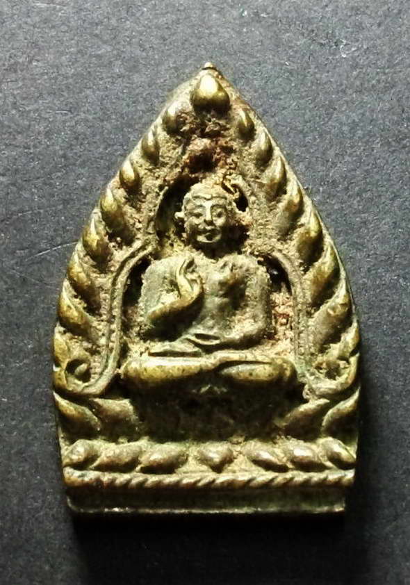 เหรียญหล่อพระพุทธประทานพร วัดโคกสนวน ต.เมืองยาง กิ่งอำเภอชำนิ จ.บุรีรัมย์