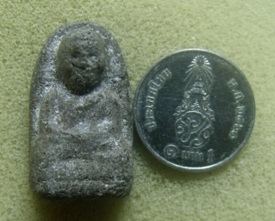 **วัดใจ**หลวงปู่ทวดเนื้อว่าน พิมพ์พระรอด วัดเขาอ้อ (ขอ๑)**หลังโรยแร่เยอะ หายาก สวยๆ