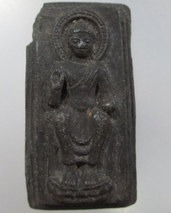 ๒๐ พระคันธราชเนื้อผง (ขนาดประมาณพระโคนสมอ)